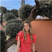 Soy una chica simpática y alegre, estudiante del grado de Farmacia y puedo dar clases a chic@s de primaria, incluso  la ESO